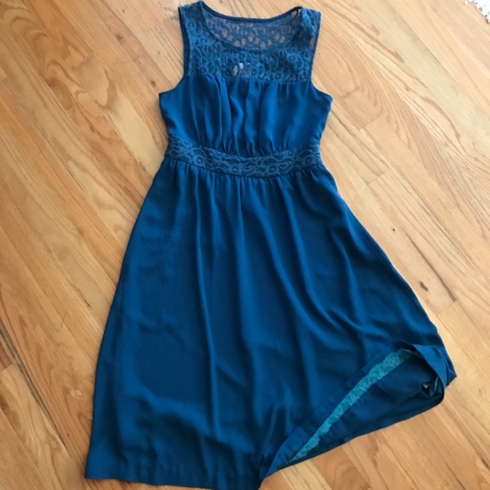 Anthropologie size 0 teal dress w/lace detail.